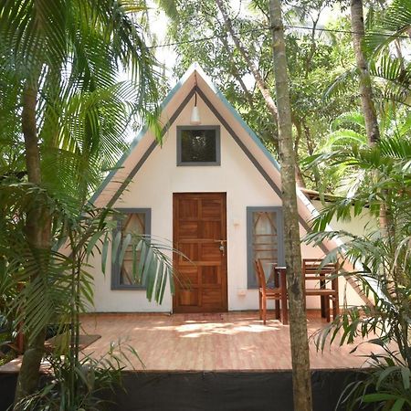 Temple Garden Seaside Cottages Палолем Экстерьер фото