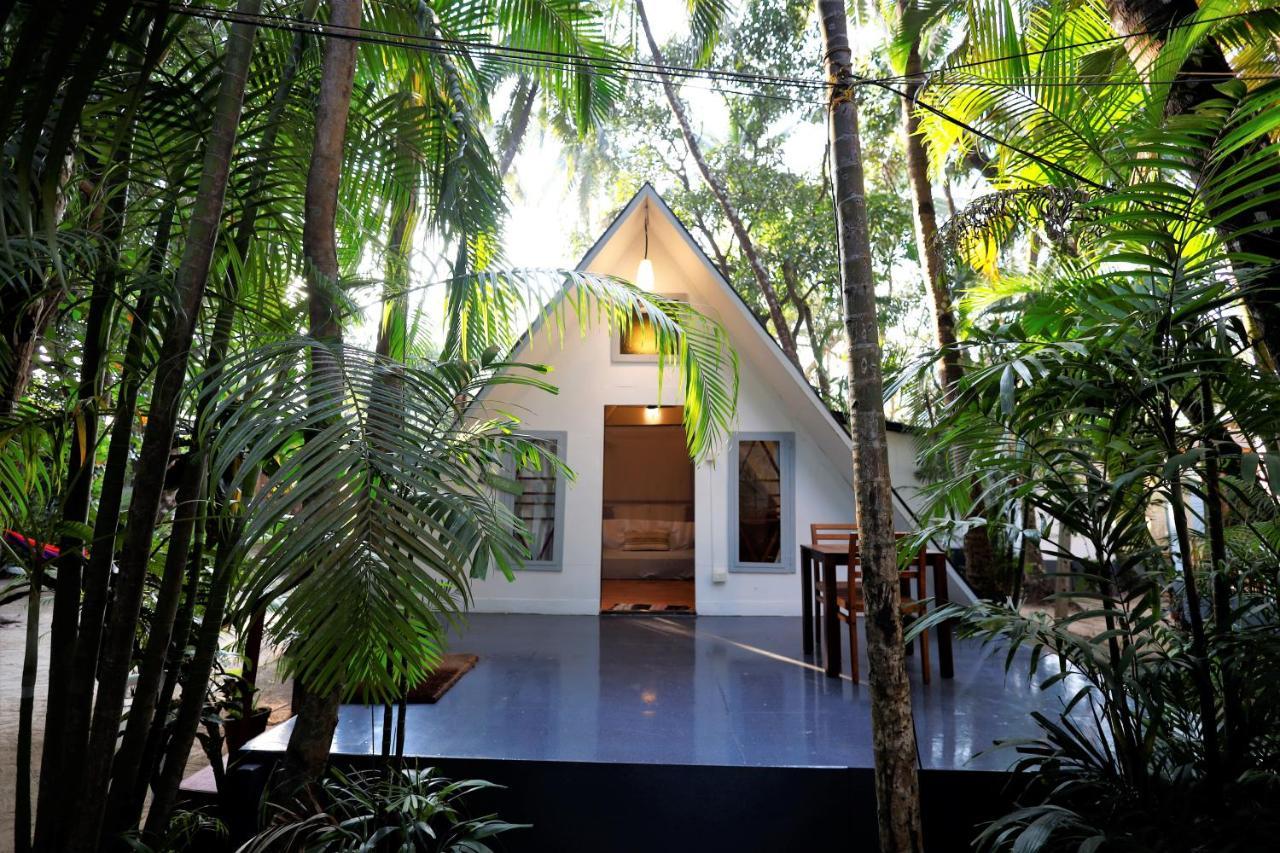 Temple Garden Seaside Cottages Палолем Экстерьер фото